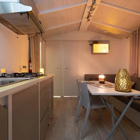 Mobil-home Cosy Avec Terrasse - 5 Personnes *