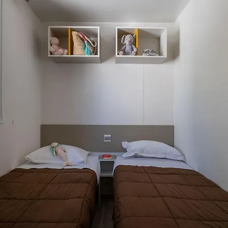 مكان تخييم Mobil-home Cosy Avec Terrasse - 5 Personnes - Api-1-52-822 *